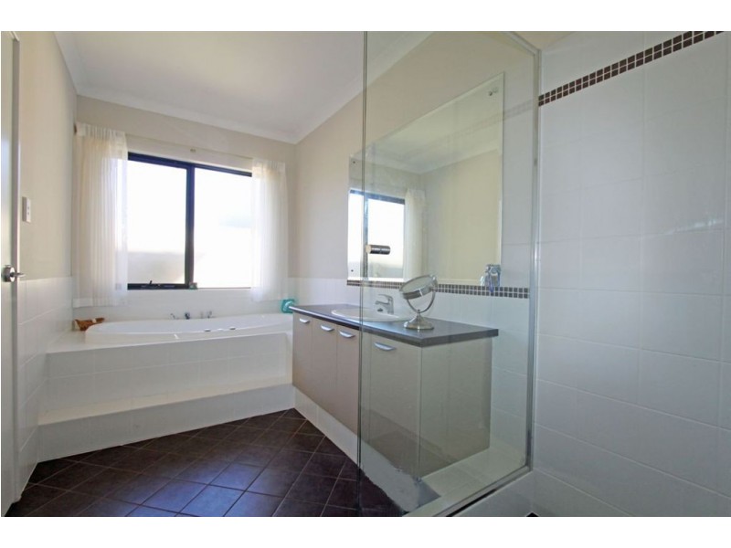 16 Bush View, Wannanup WA 6210