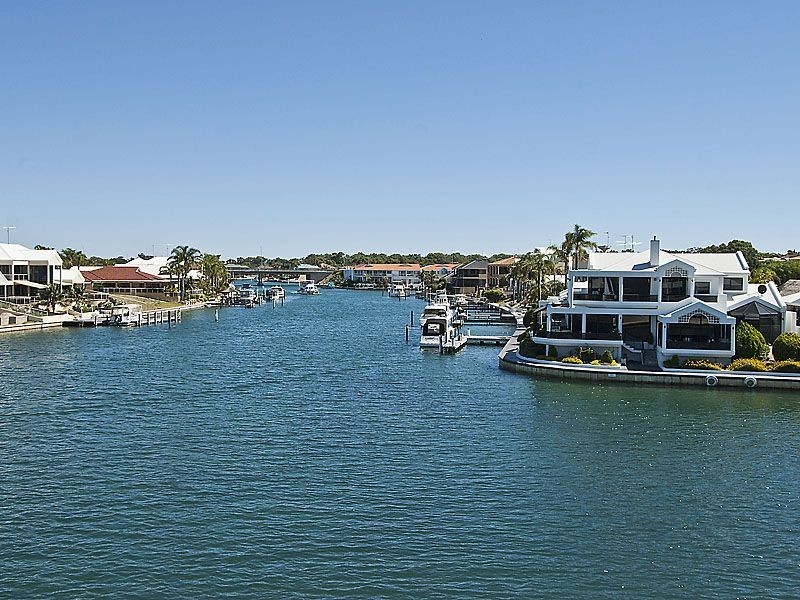 8 Sovereign Gardens, Halls Head WA 6210