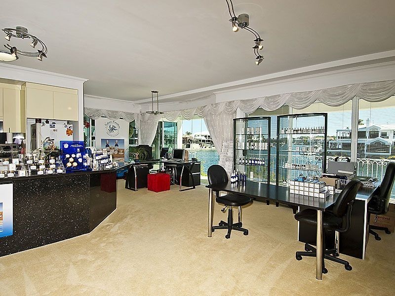 8 Sovereign Gardens, Halls Head WA 6210