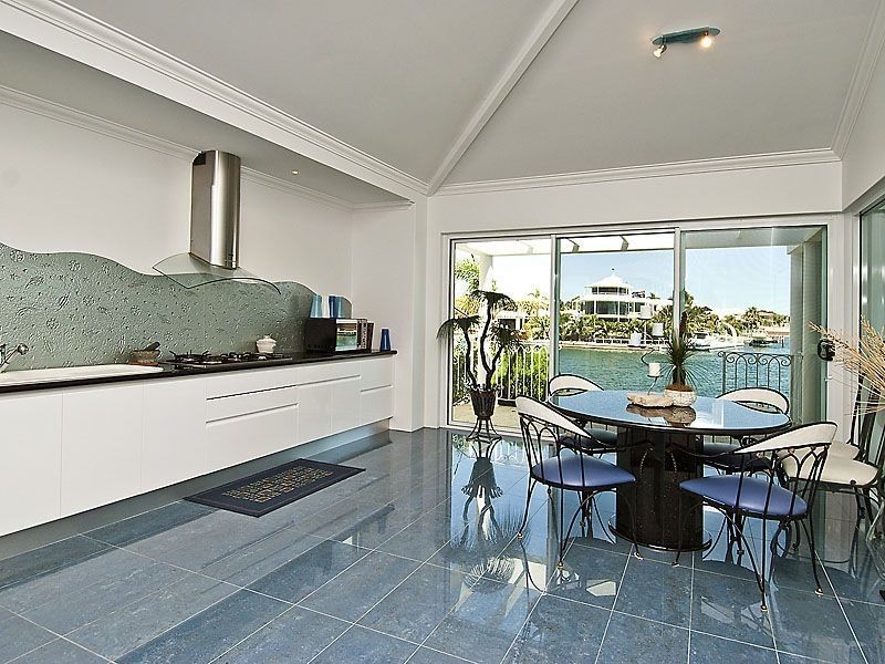 8 Sovereign Gardens, Halls Head WA 6210