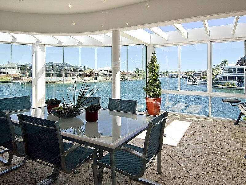8 Sovereign Gardens, Halls Head WA 6210