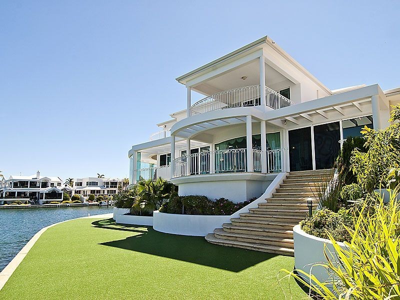 8 Sovereign Gardens, Halls Head WA 6210