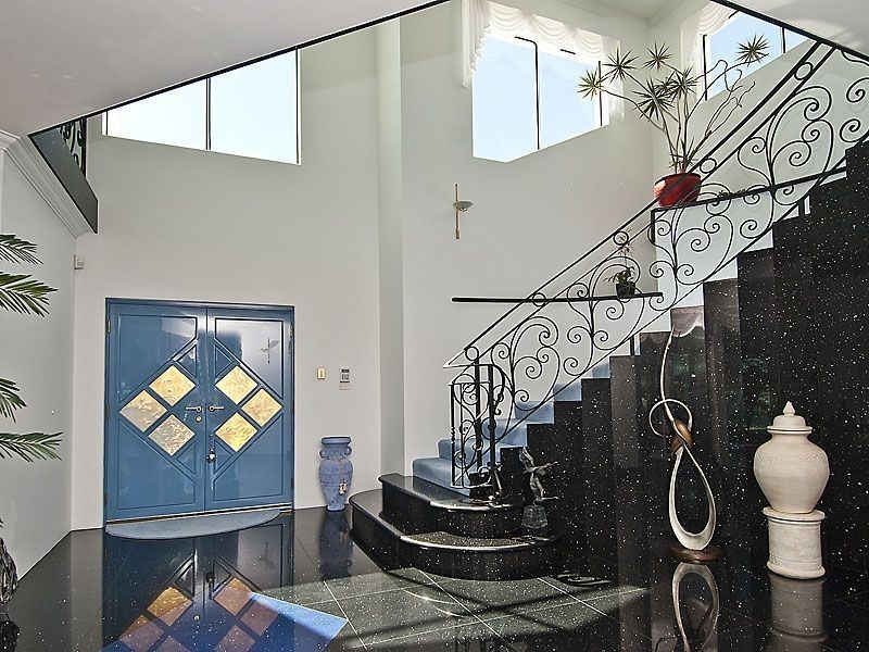 8 Sovereign Gardens, Halls Head WA 6210