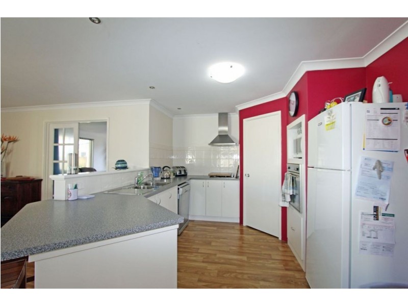 30 Pineknoll Gardens, Meadow Springs WA 6210
