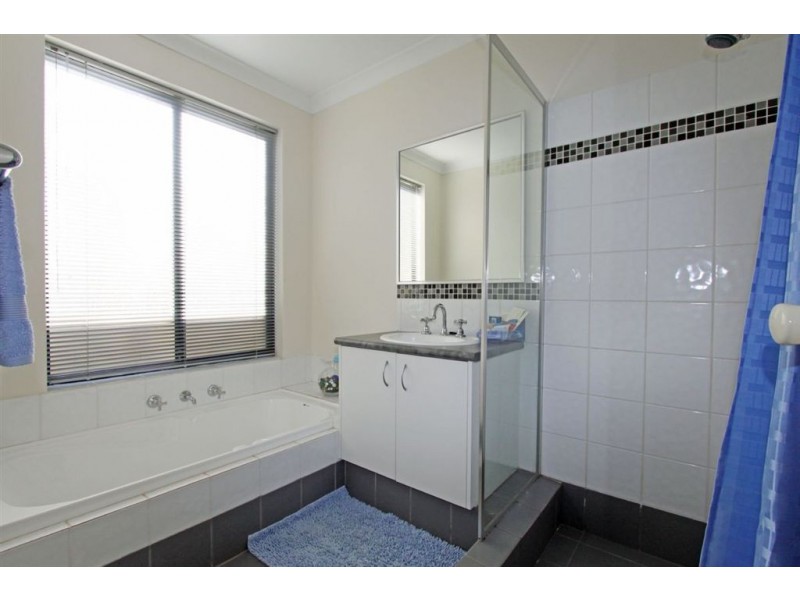 30 Pineknoll Gardens, Meadow Springs WA 6210