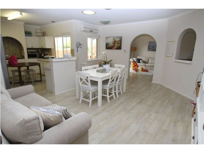 1 Darley Grove, Halls Head WA 6210