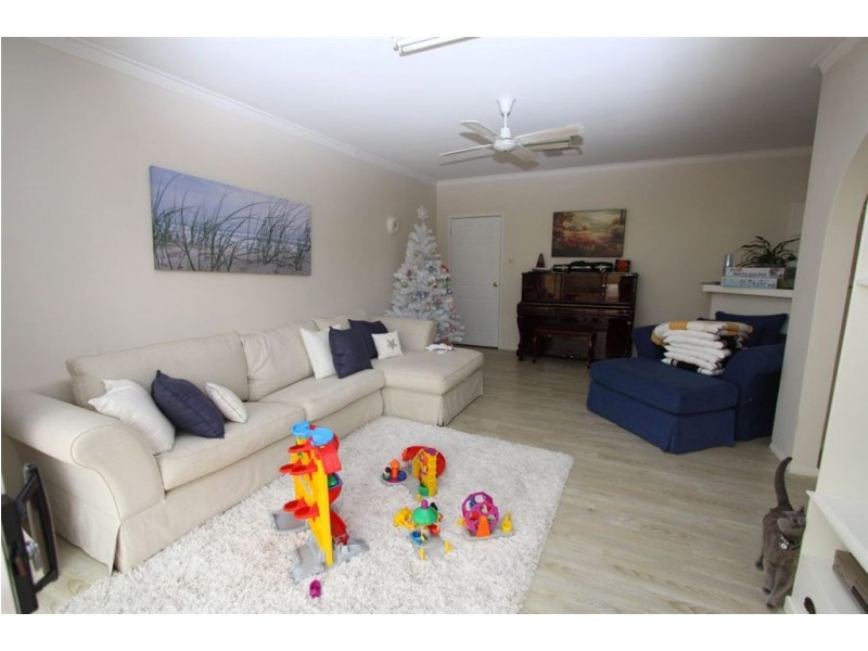 1 Darley Grove, Halls Head WA 6210