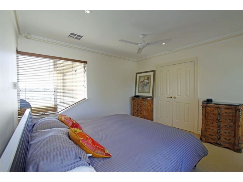 52 Fairbridge Road, Halls Head WA 6210