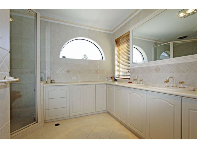 52 Fairbridge Road, Halls Head WA 6210