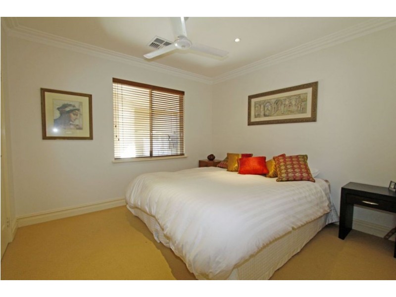 52 Fairbridge Road, Halls Head WA 6210