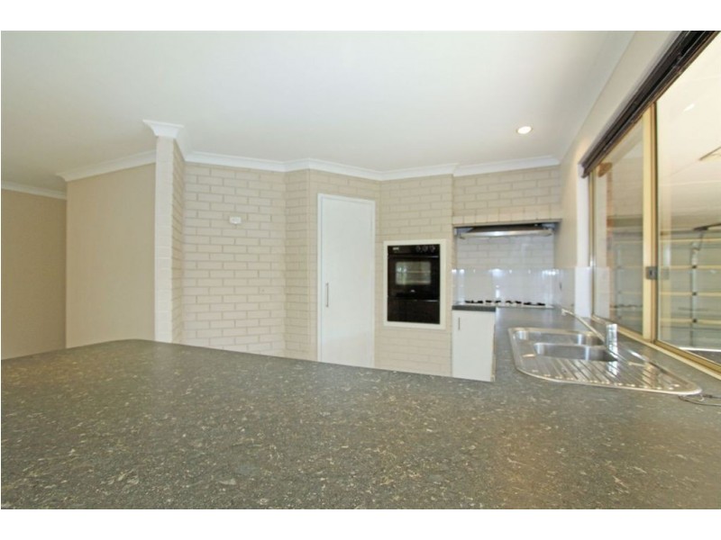 4 Grafton Drive, Dudley Park WA 6210