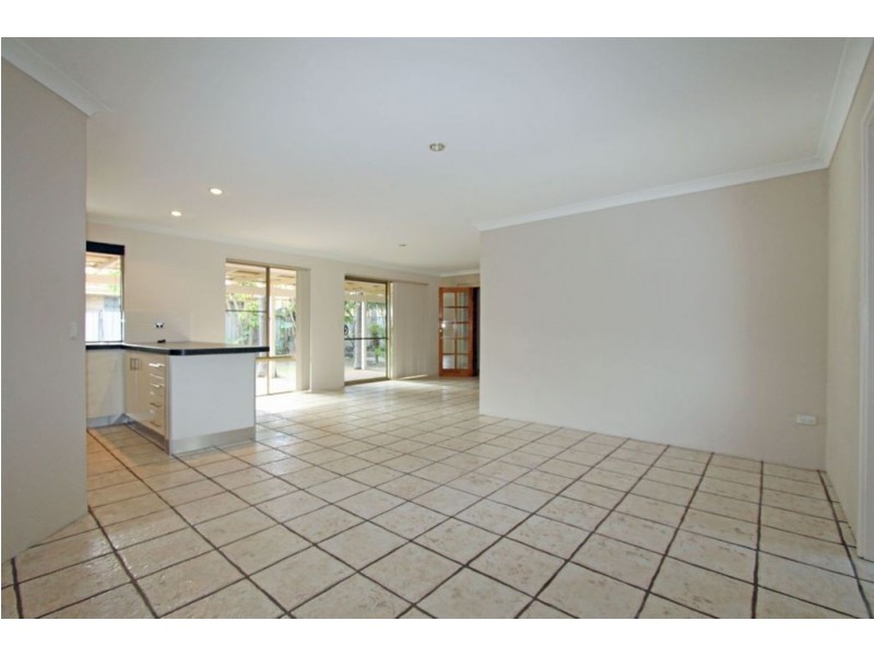 4 Grafton Drive, Dudley Park WA 6210