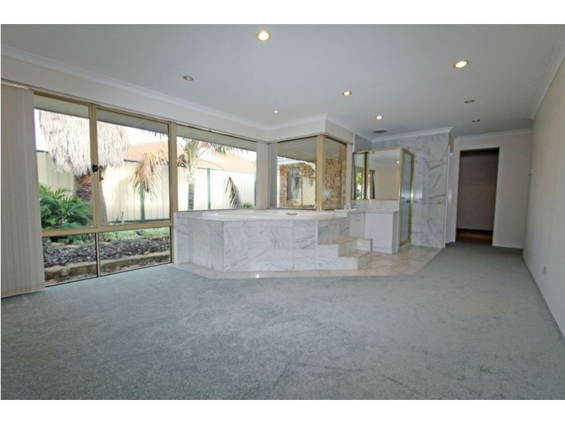 4 Grafton Drive, Dudley Park WA 6210