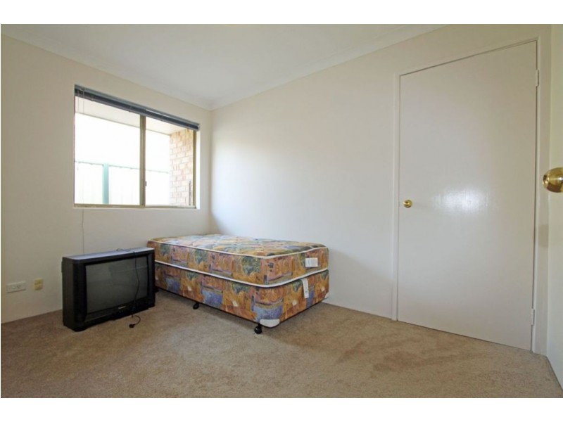 4 Grafton Drive, Dudley Park WA 6210