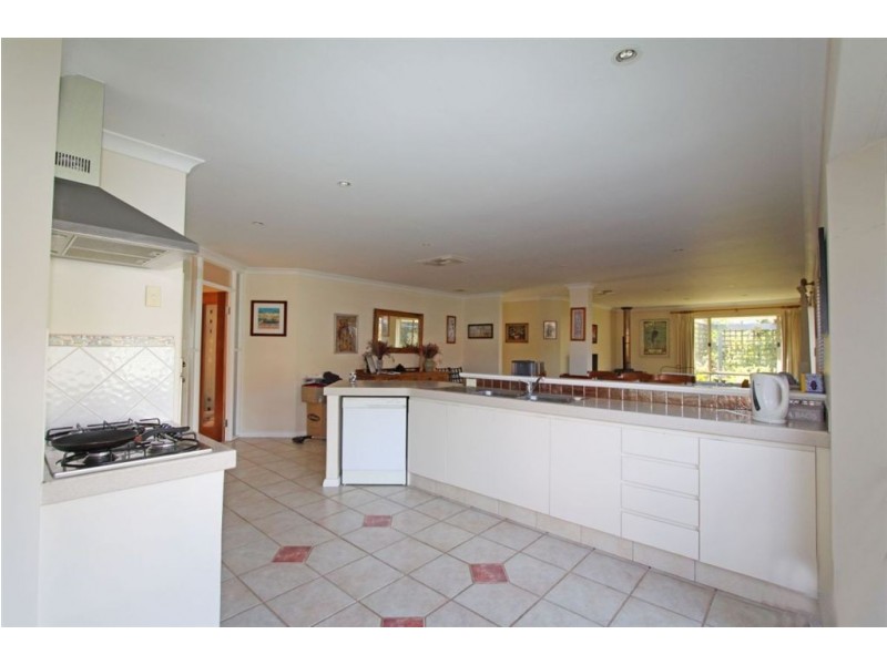 12 Suncrest Meander, Meadow Springs WA 6210