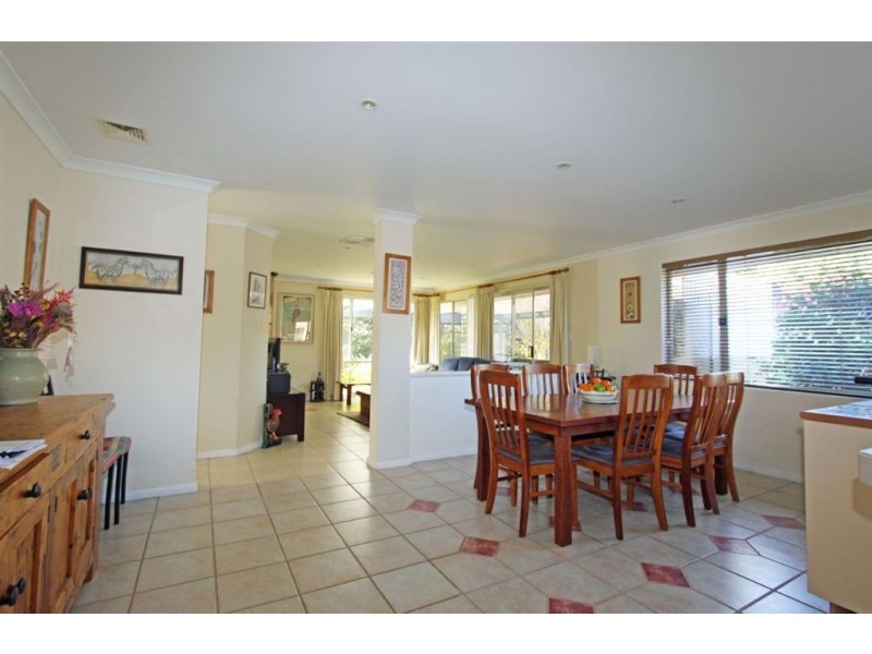12 Suncrest Meander, Meadow Springs WA 6210