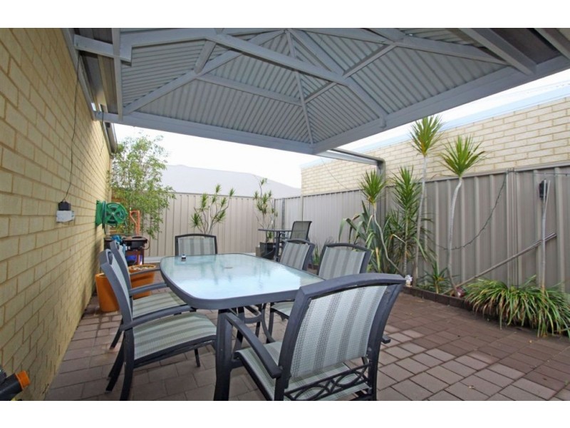 4 Moorhen Green, Dudley Park WA 6210