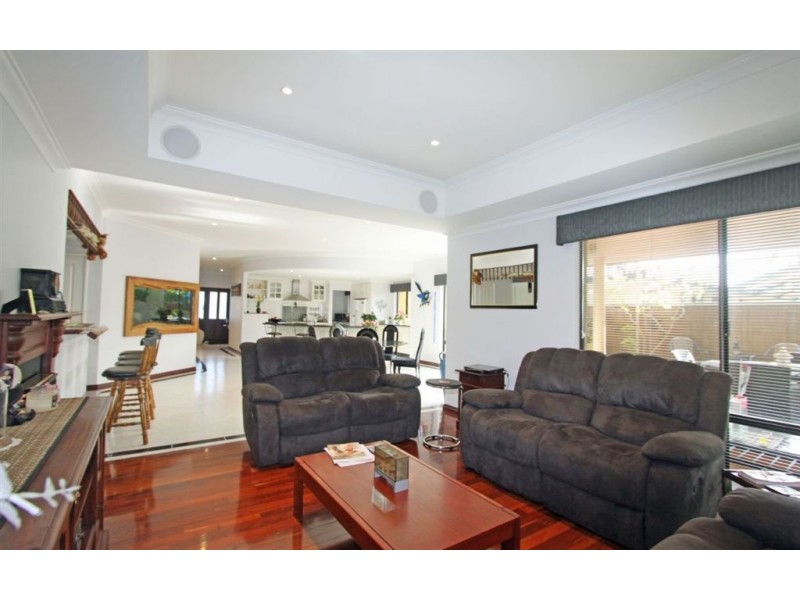 33 Perseus Road, Silver Sands WA 6210