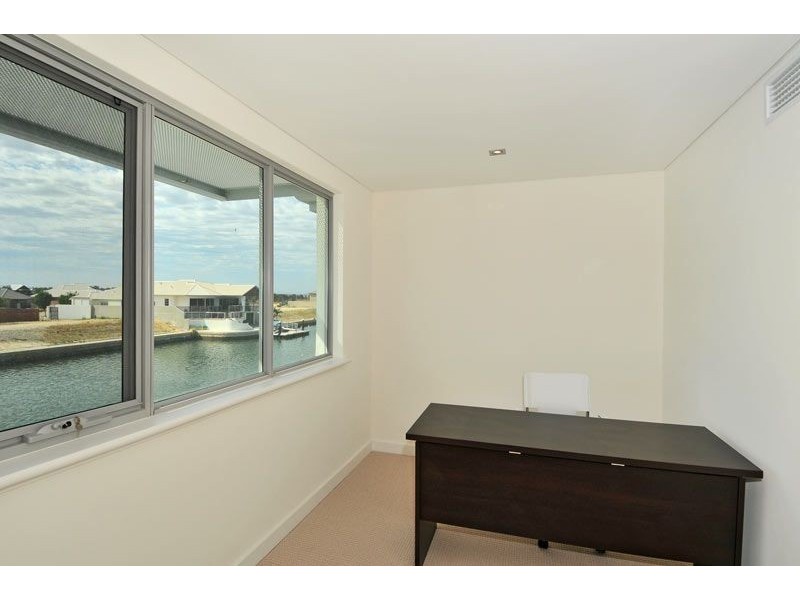 22 Tradewinds Retreat, Dudley Park WA 6210