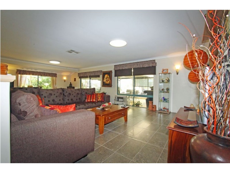 3 Castilloa Court, Halls Head WA 6210