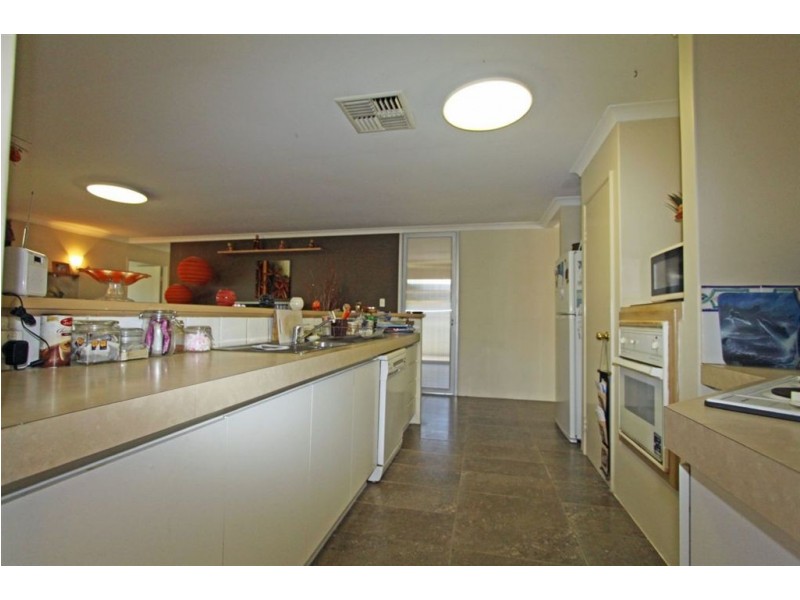 3 Castilloa Court, Halls Head WA 6210