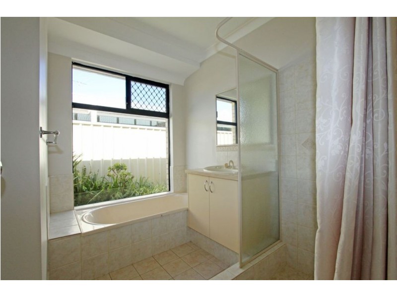 13 Brouwer Trail, Dudley Park WA 6210