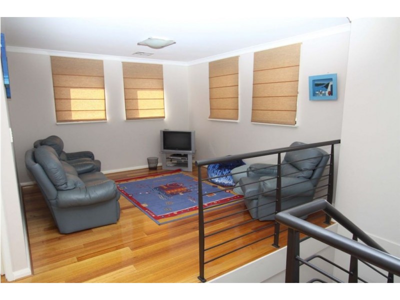 1/16 Henson Street, Silver Sands WA 6210