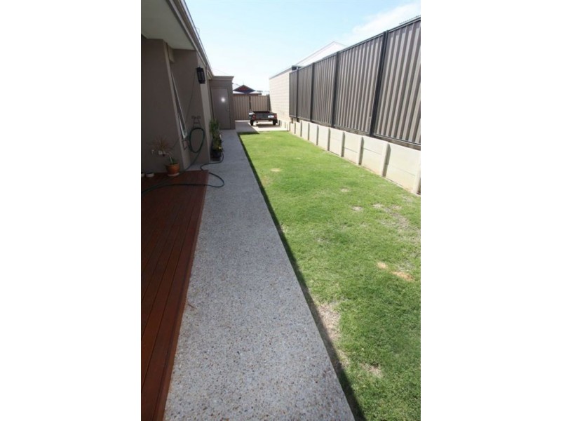 72 Newport Drive, Dudley Park WA 6210