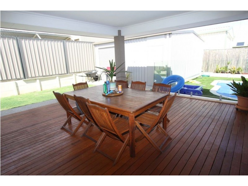 72 Newport Drive, Dudley Park WA 6210