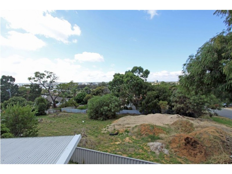 70 Leighton Road, Halls Head WA 6210