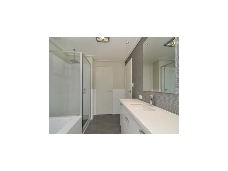 5 Twilight Court, Dudley Park WA 6210