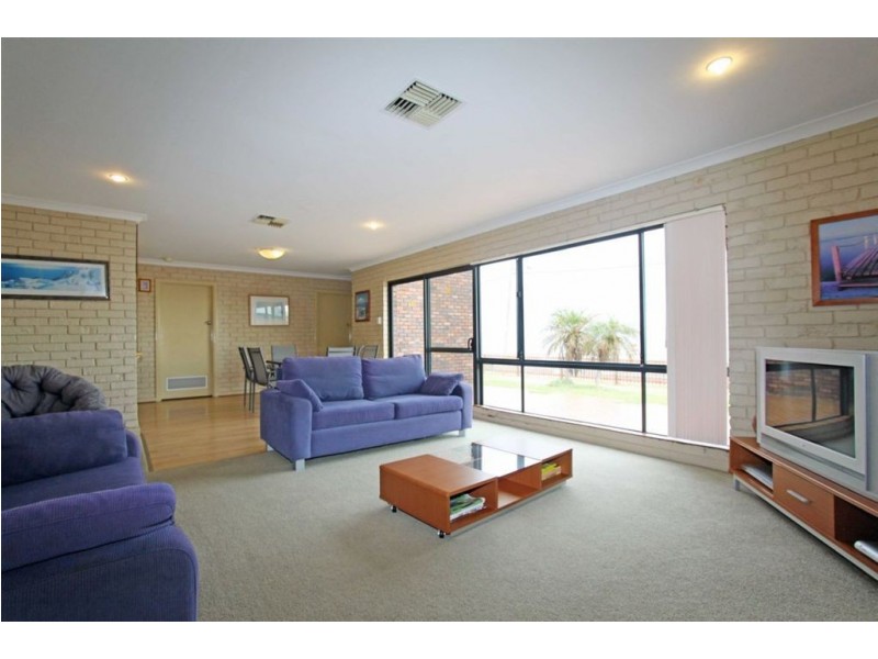 40A Halls Head Parade, Halls Head WA 6210