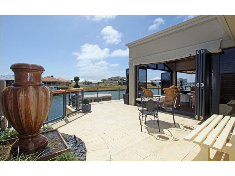 46 Brindabella Crescent, Halls Head WA 6210