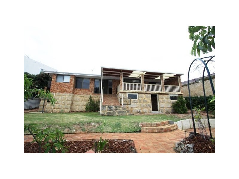 23 Carina Circle, Halls Head WA 6210