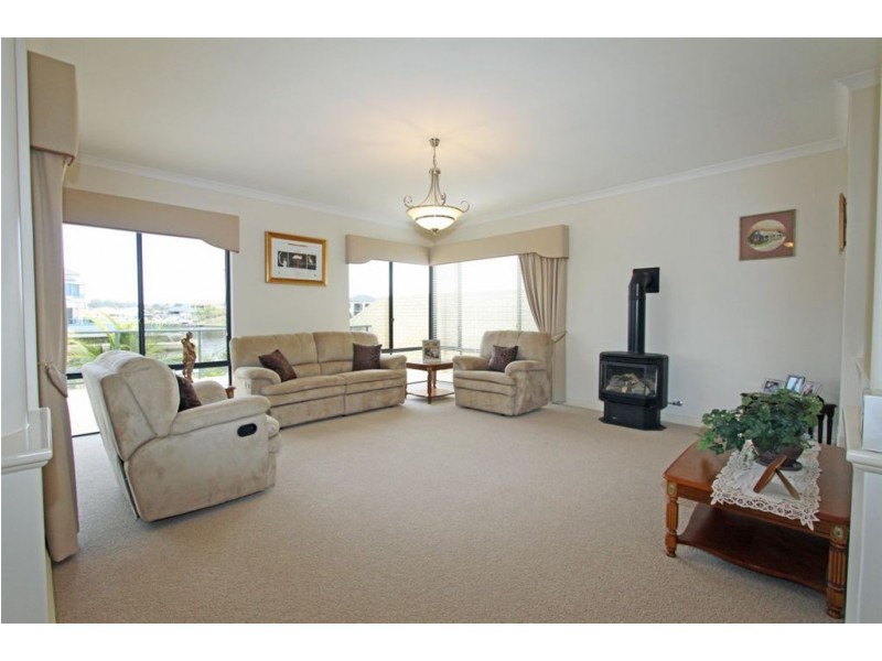 60 Aztec Island Retreat, Halls Head WA 6210