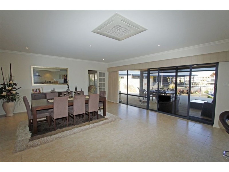 1 Nyari Court, Halls Head WA 6210