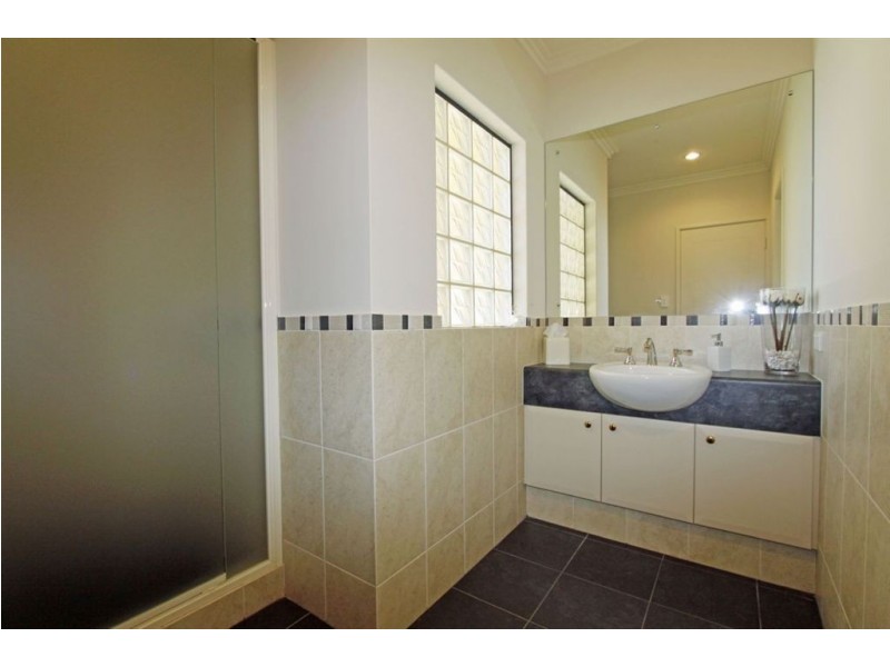 1 Nyari Court, Halls Head WA 6210