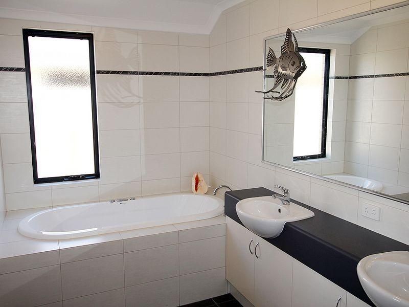 11 Breynia Link, Halls Head WA 6210