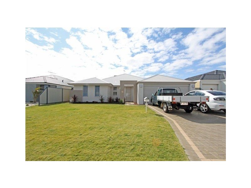 18 Scottsdale Turn, Meadow Springs WA 6210