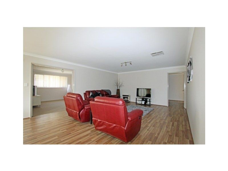 18 Scottsdale Turn, Meadow Springs WA 6210