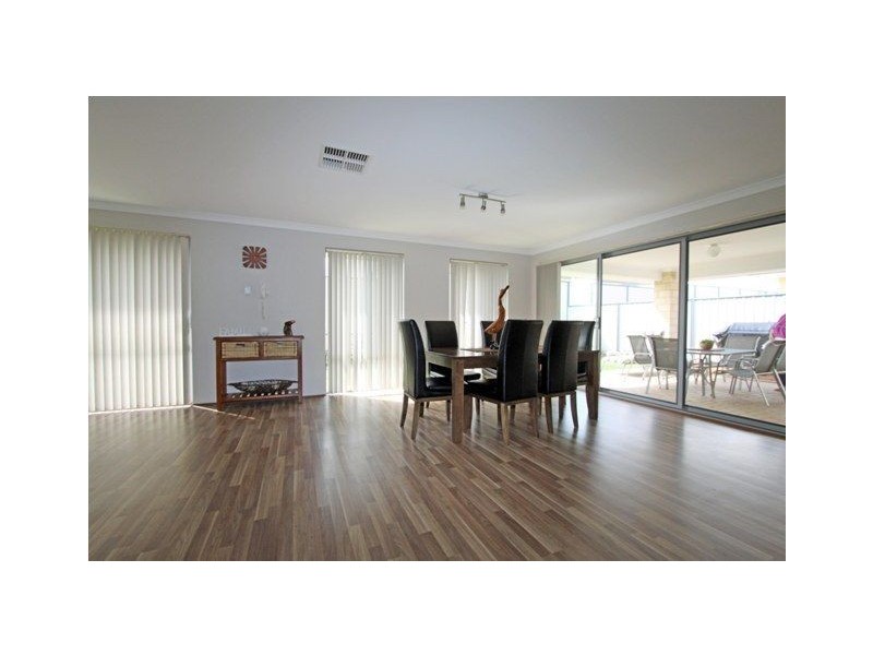 18 Scottsdale Turn, Meadow Springs WA 6210