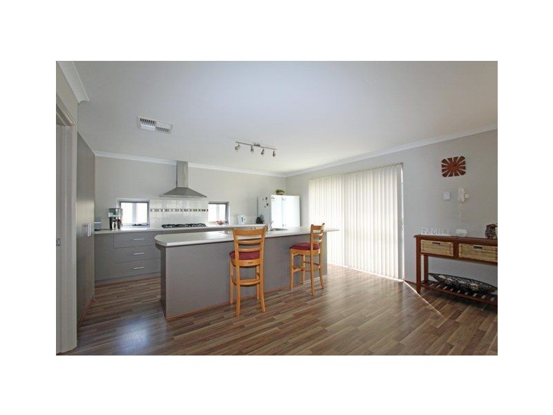 18 Scottsdale Turn, Meadow Springs WA 6210