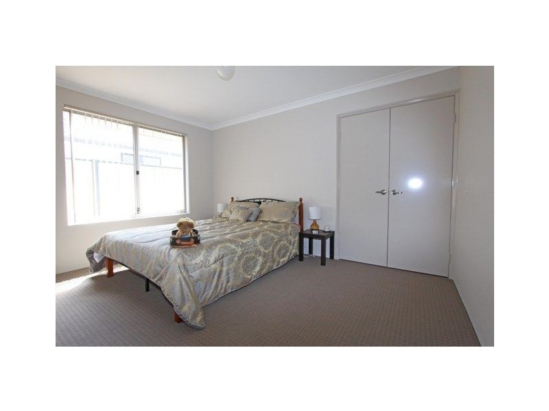 18 Scottsdale Turn, Meadow Springs WA 6210