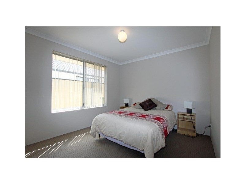 18 Scottsdale Turn, Meadow Springs WA 6210