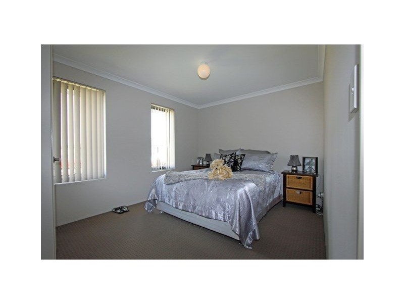 18 Scottsdale Turn, Meadow Springs WA 6210