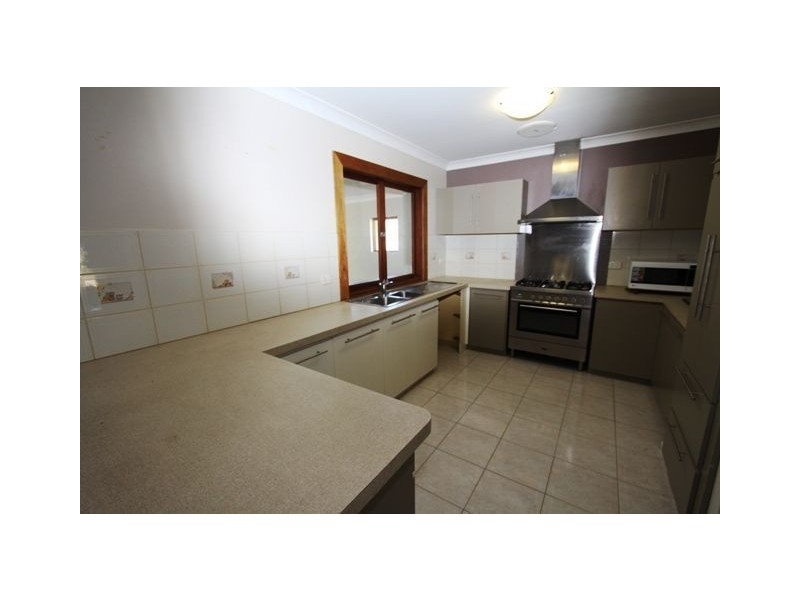 8 Maria Place, Dudley Park WA 6210