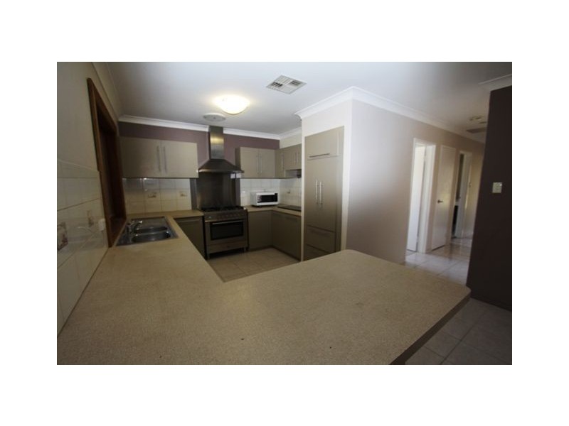 8 Maria Place, Dudley Park WA 6210