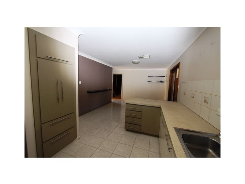 8 Maria Place, Dudley Park WA 6210