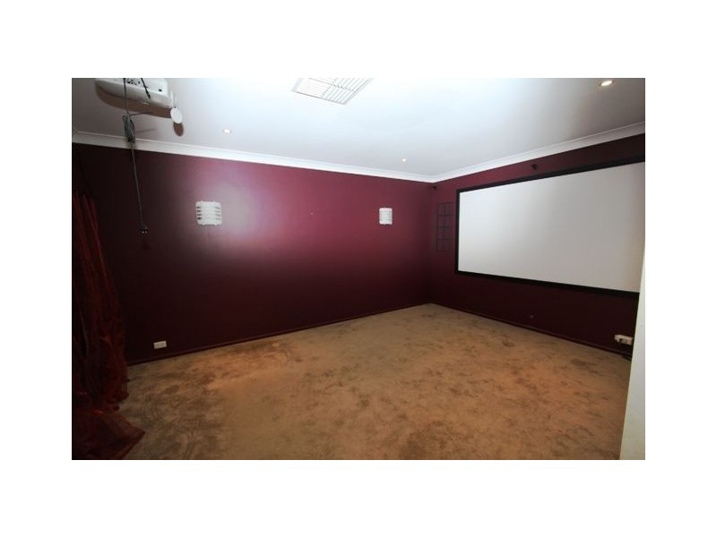 8 Maria Place, Dudley Park WA 6210