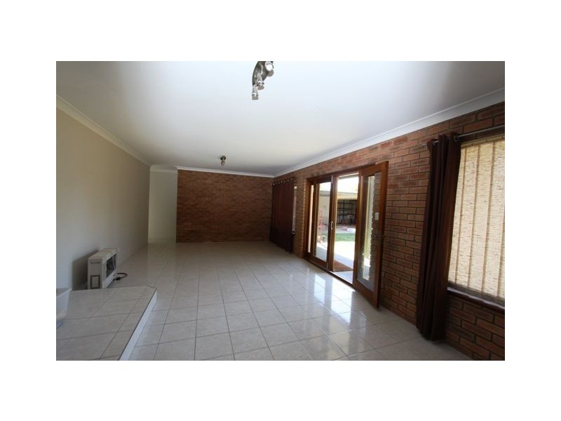 8 Maria Place, Dudley Park WA 6210